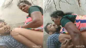 Tamil Aunty Khulle Mai Chod Jawan Ladke